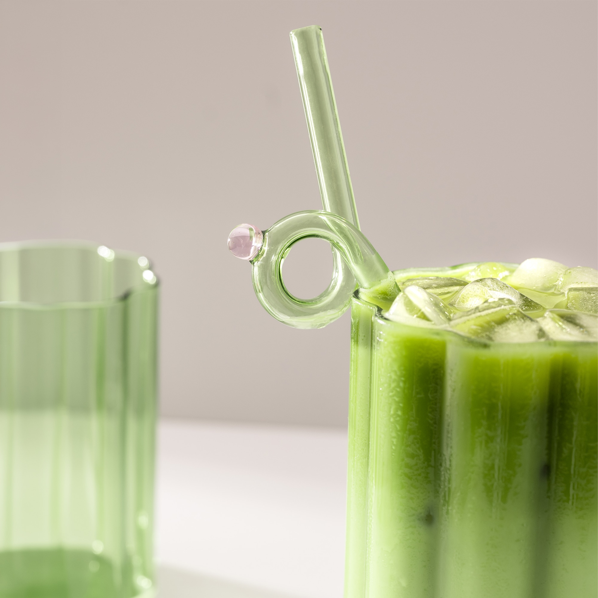 whalehomes-ripple-glass-cup-green-straw